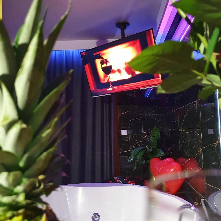 Jacuzzi Glass-House Central Station Krakow Luaran gambar